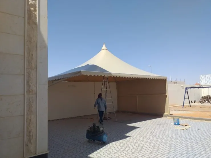 مظلات هرمية في حي الشفاء