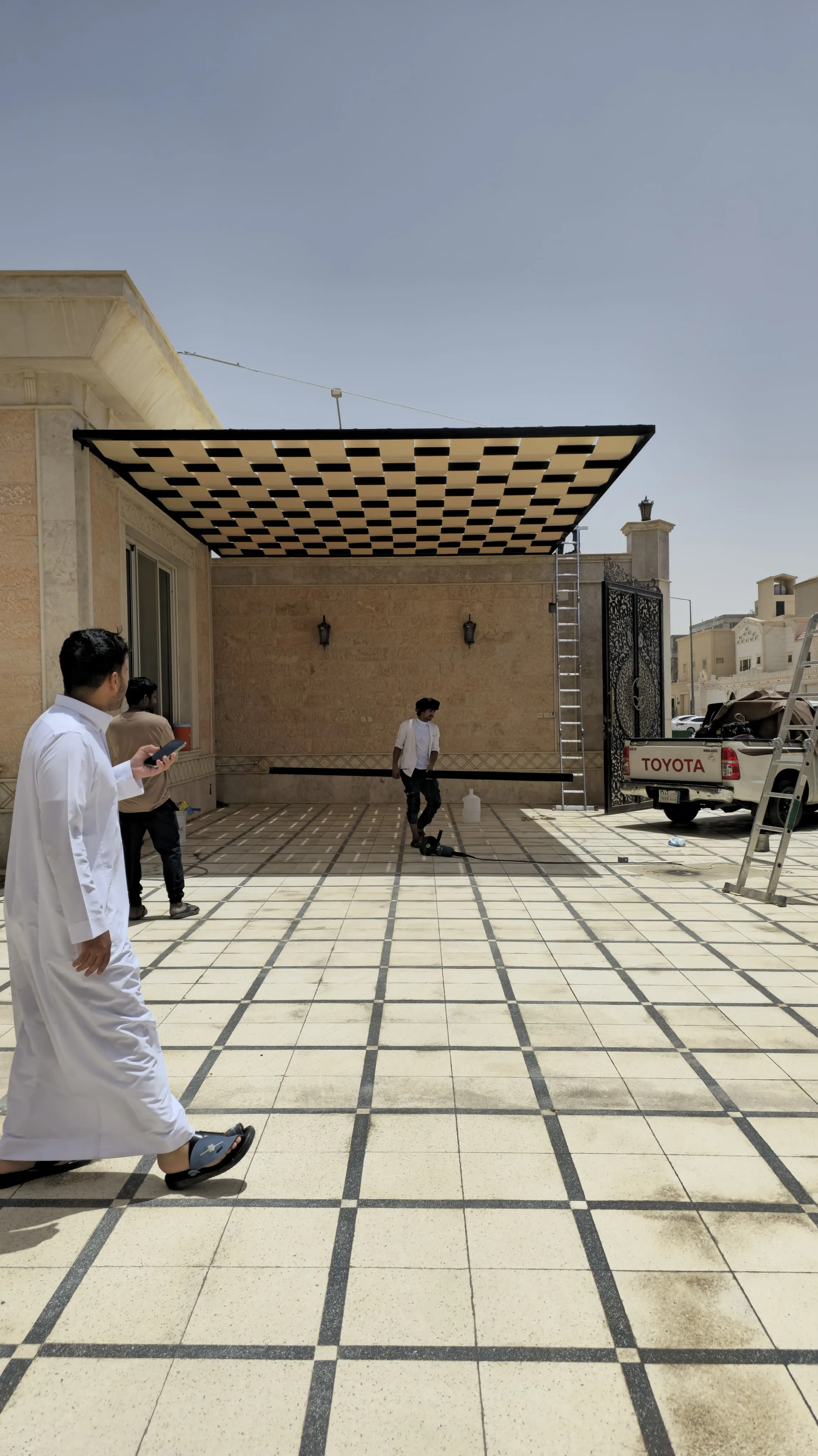 مظلات وسواتر في حي عكاظ أحواش الفلل دليل الفخامة والحماية