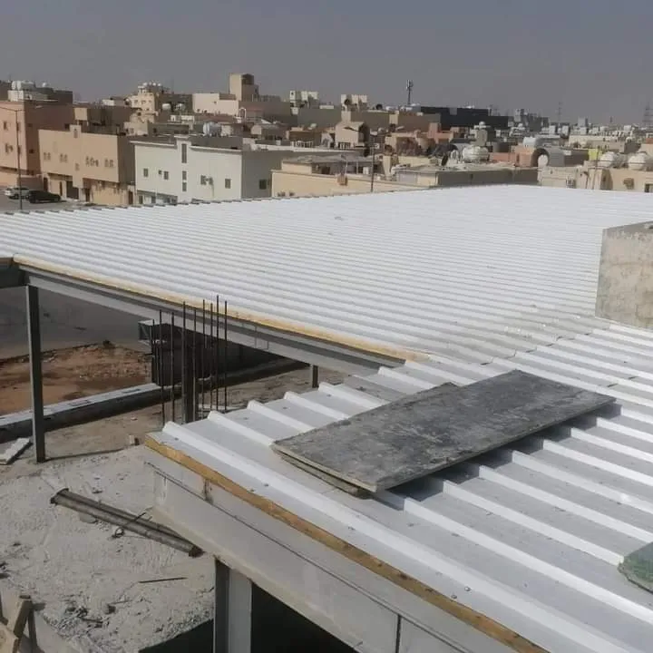 مقاول متخصص في بناء ملاحق ساندوتش بانل في حي الدرعية