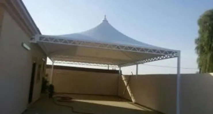 مظلات هرمية ومظلات مخروطية حي الجنادرية 