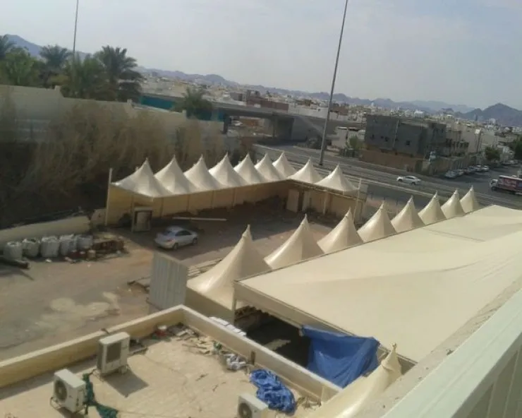 مظلات هرمية ومظلات مخروطية حي الجنادرية 