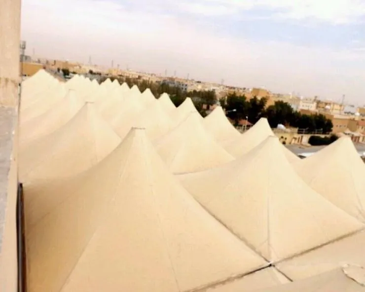مظلات هرمية ومظلات مخروطية حي الجنادرية 