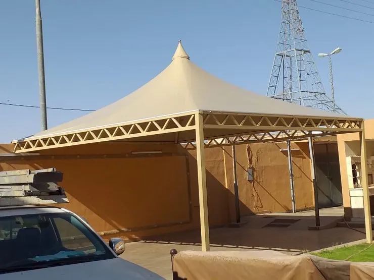 مظلات هرمية في حي الشفاء