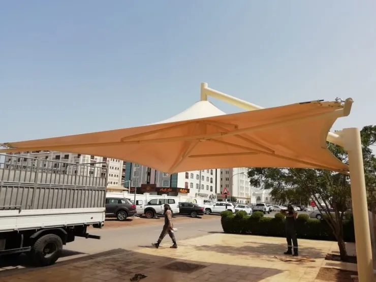 مظلات هرمية في حي الشفاء