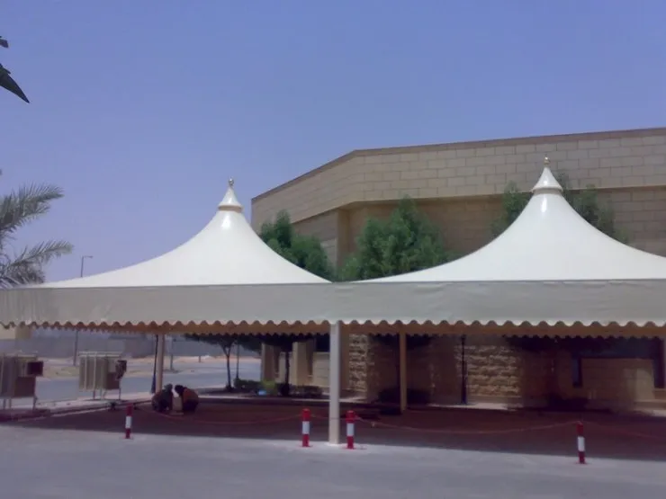 مظلات هرمية في حي الشفاء