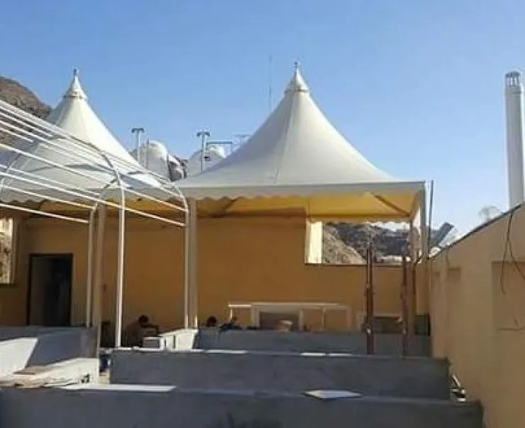 مظلات هرمية في حي الشفاء