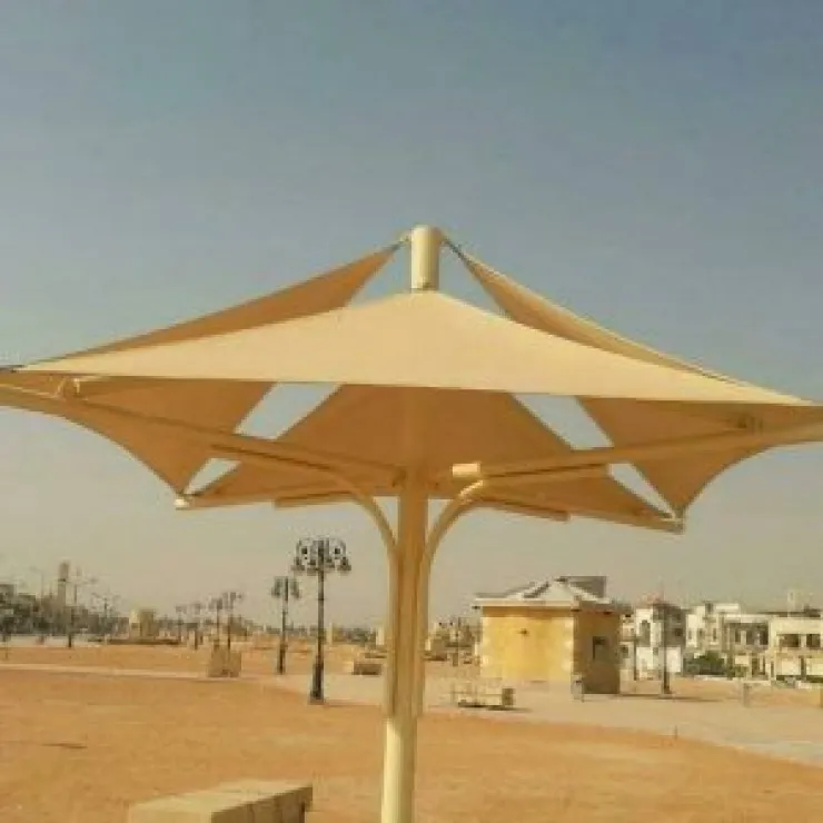 مظلات هرمية في حي الشفاء