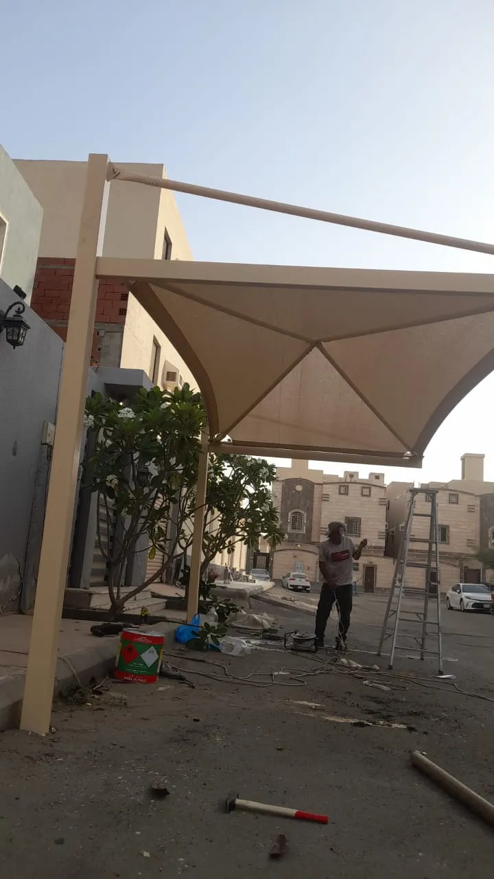 اشكال مظلات سيارات حديثة في حي الخرج
