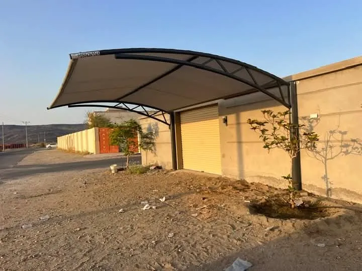 اشكال مظلات سيارات حديثة في حي الخرج