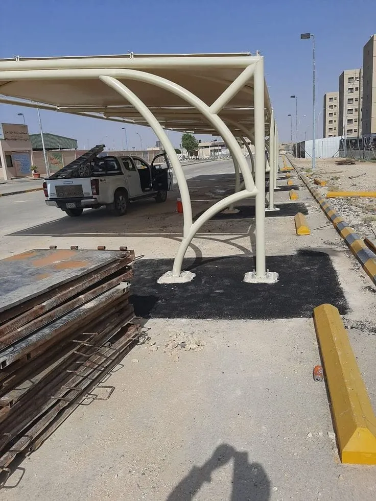 اشكال مظلات سيارات حديثة في حي الخرج