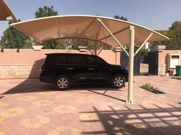 اشكال مظلات سيارات حديثة في حي الخرج