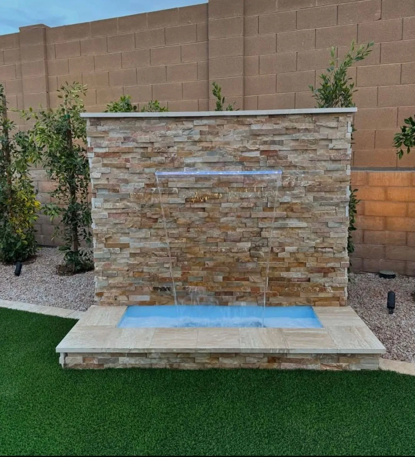 جلسات وشلالات حدائق لمنازل وفلل حي التخصصي بالرياض 