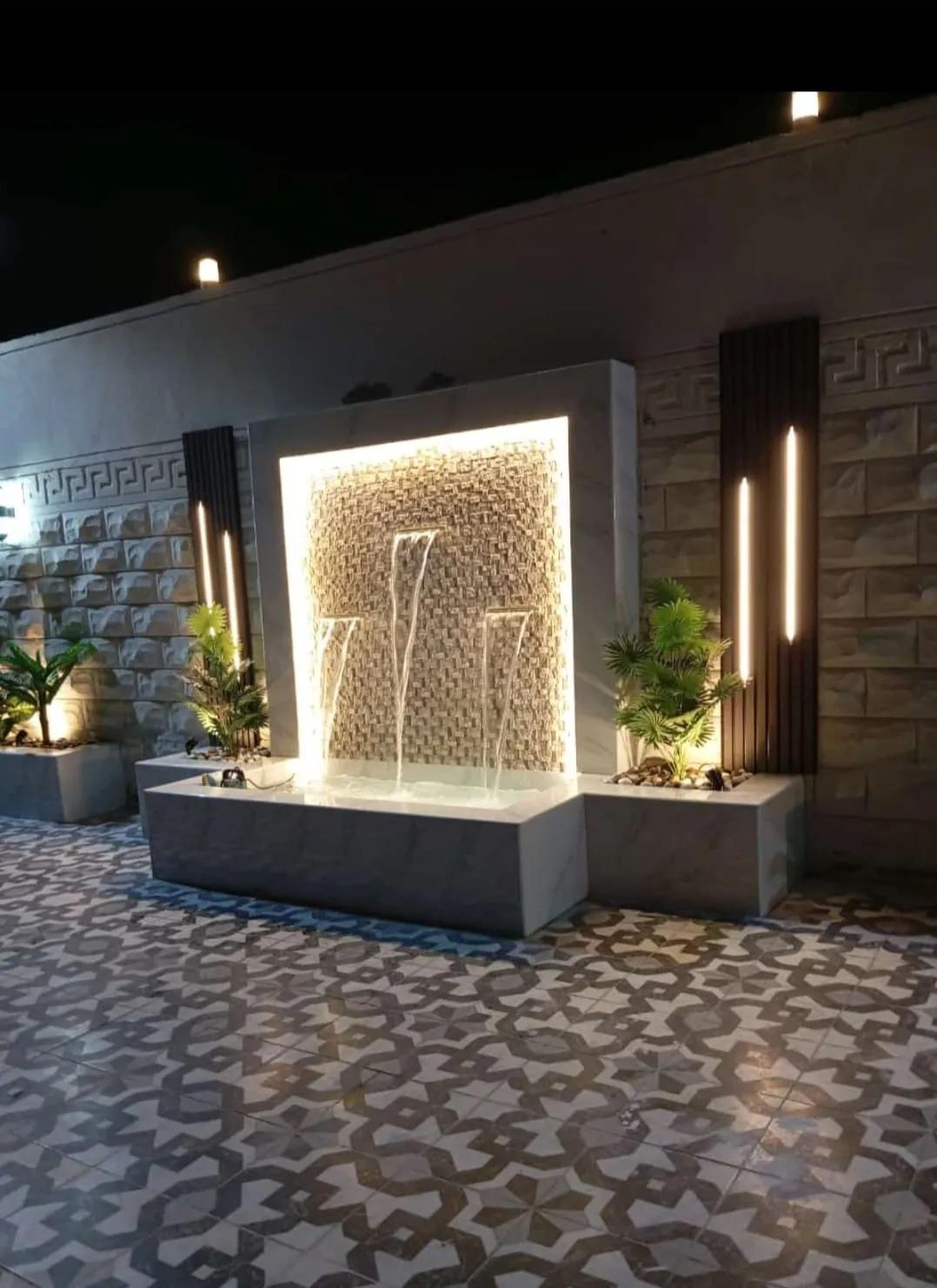 جلسات وشلالات حدائق لمنازل وفلل حي التخصصي بالرياض 