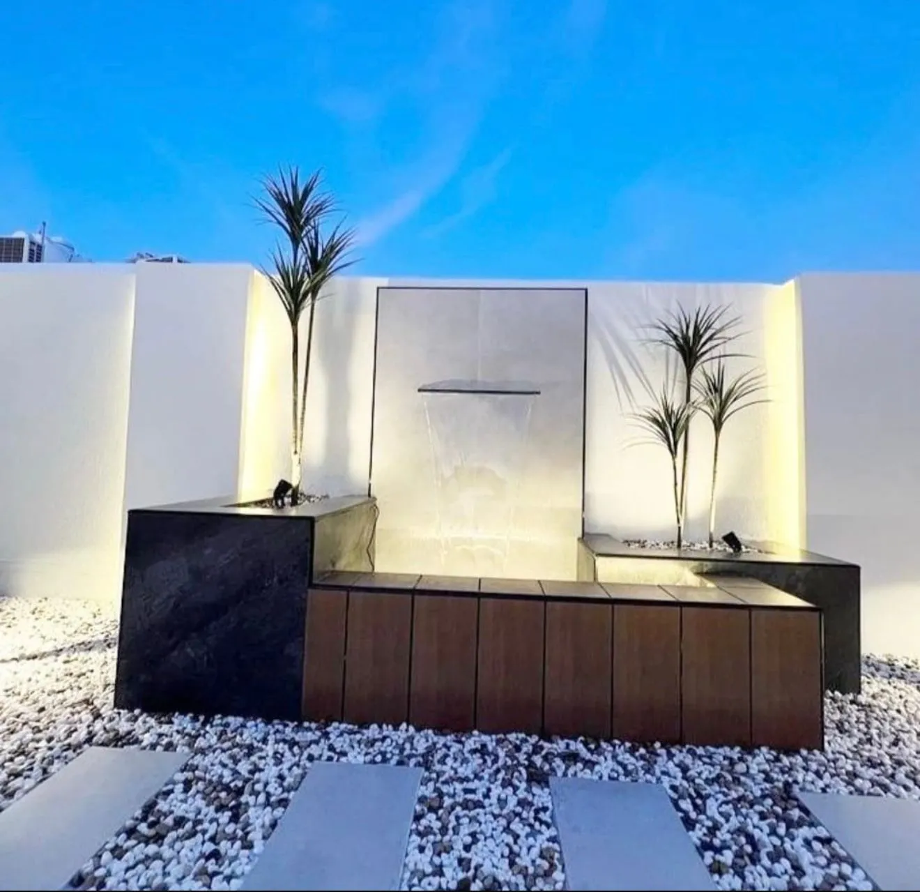 جلسات وشلالات حدائق لمنازل وفلل حي التخصصي بالرياض 