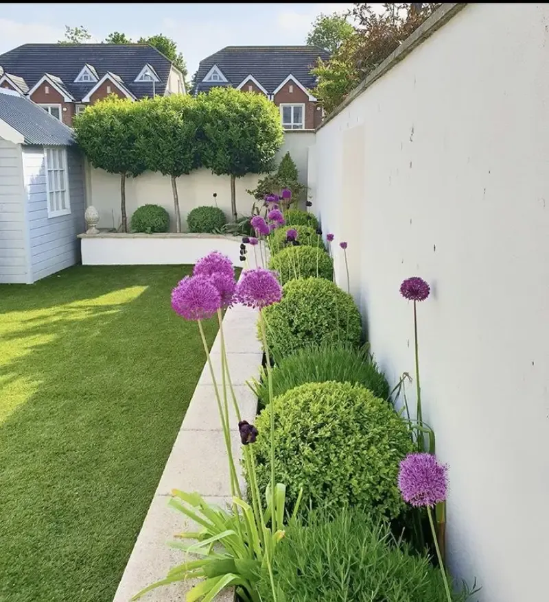 تركيب عشب صناعي لتنسيق حدائق حي التخصصي بالرياض 