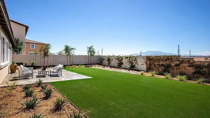 تركيب عشب صناعي لتنسيق حدائق حي التخصصي بالرياض 