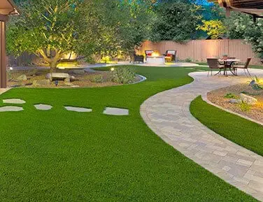 تركيب عشب صناعي لتنسيق حدائق حي التخصصي بالرياض 
