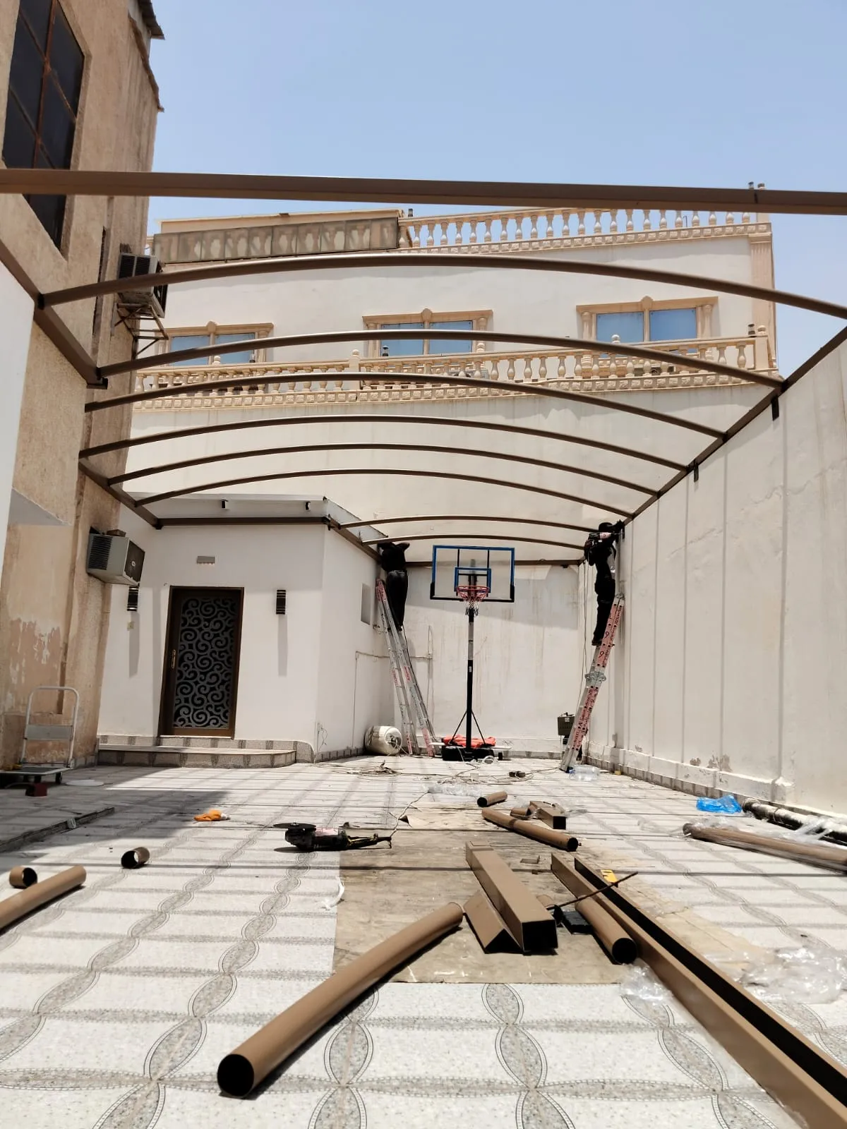 اشكال وتركيب مظلات حديثة ل2026 في الرياض