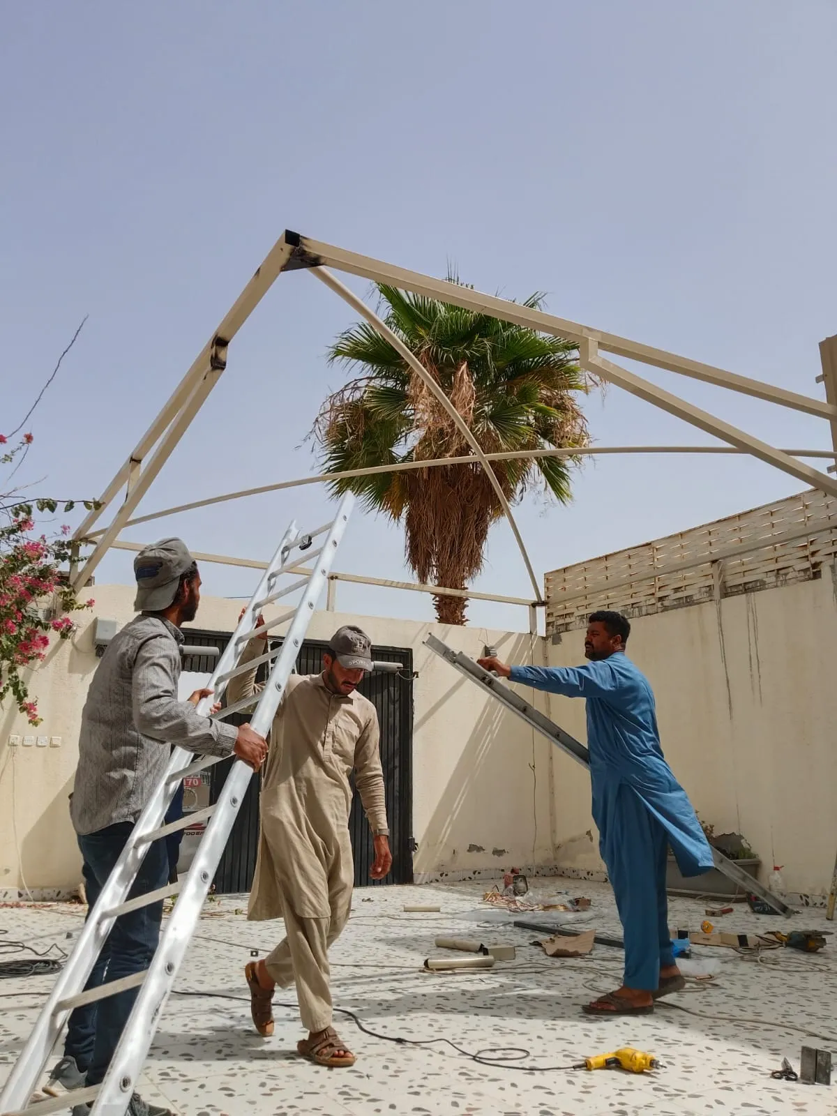 اشكال وتركيب مظلات حديثة ل2026 في الرياض