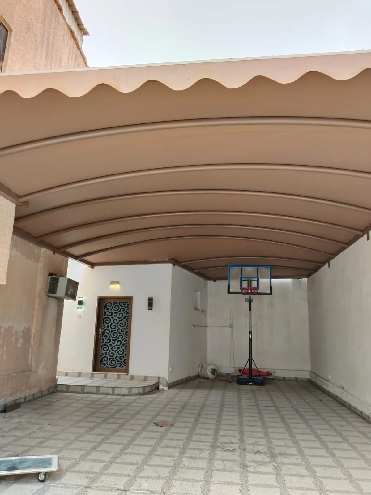 اشكال وتركيب مظلات حديثة ل2026 في الرياض