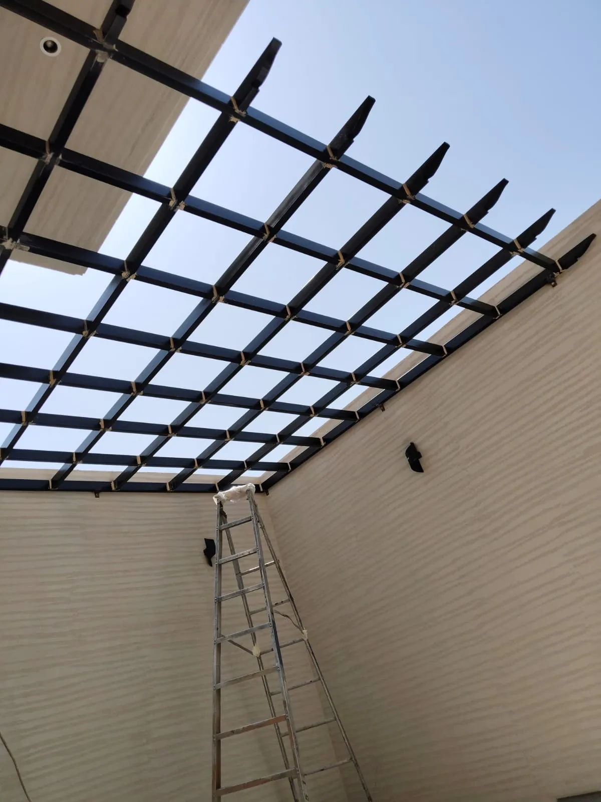 أحدث صيحات البرجولات والمظلات لعام 2026في الرياض