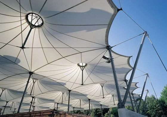 تركيب مظلات شد إنشائي – تصميمات عصرية ومتينة في الرياض 