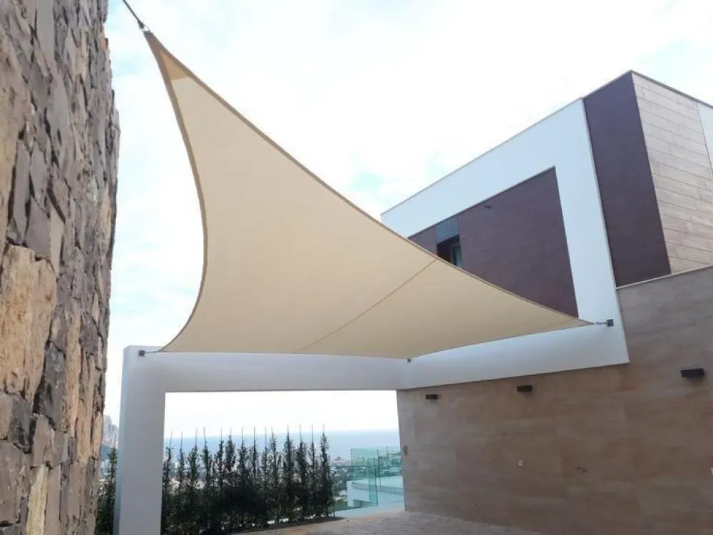 تركيب مظلات شد إنشائي – تصميمات عصرية ومتينة في الرياض 