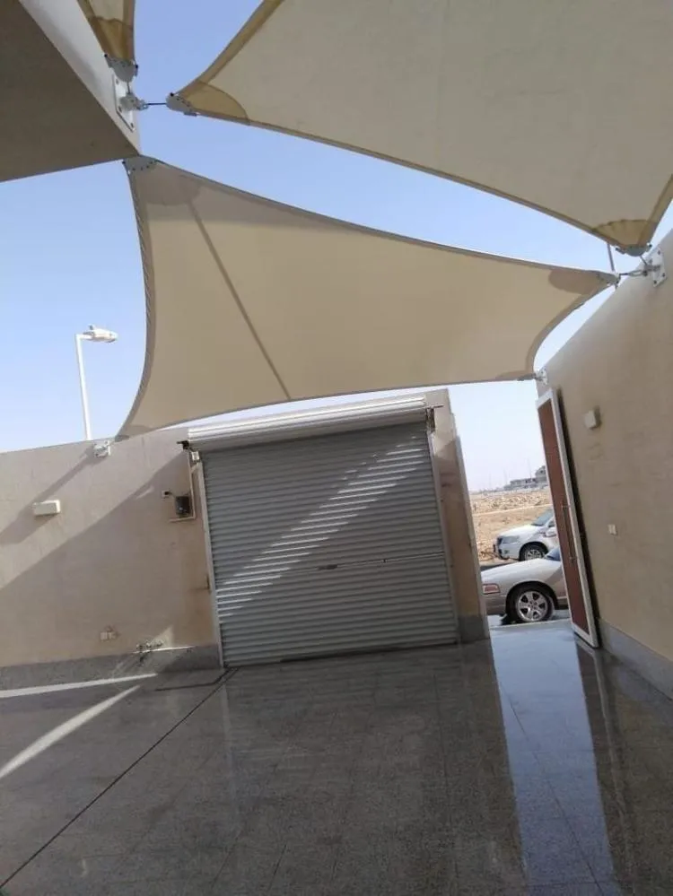 تركيب مظلات شد إنشائي – تصميمات عصرية ومتينة في الرياض 