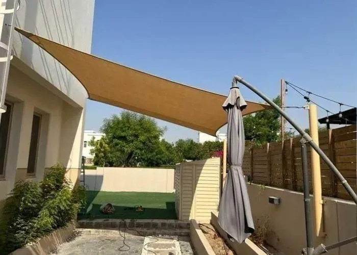 تركيب مظلات شد إنشائي – تصميمات عصرية ومتينة في الرياض 