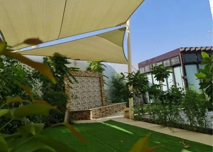 تركيب مظلات شد إنشائي – تصميمات عصرية ومتينة في الرياض 