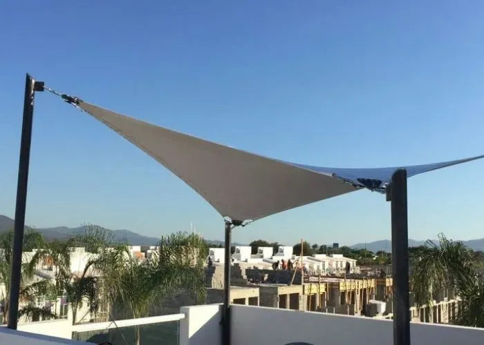 تركيب مظلات شد إنشائي – تصميمات عصرية ومتينة في الرياض 