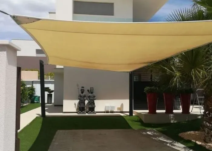 تركيب مظلات شد إنشائي – تصميمات عصرية ومتينة في الرياض 