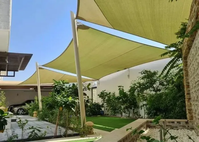 تركيب مظلات شد إنشائي – تصميمات عصرية ومتينة في الرياض 