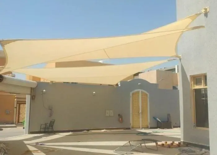 تركيب مظلات شد إنشائي – تصميمات عصرية ومتينة في الرياض 