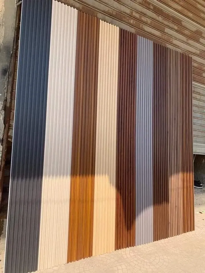 سواتر بديل الخشب: جمال الخشب ومتانة المستقبل حي النخيل