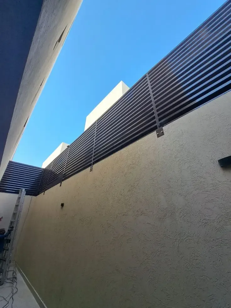 سواتر بديل الخشب: جمال الخشب ومتانة المستقبل حي النخيل