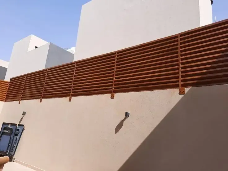 سواتر بديل الخشب: جمال الخشب ومتانة المستقبل حي النخيل