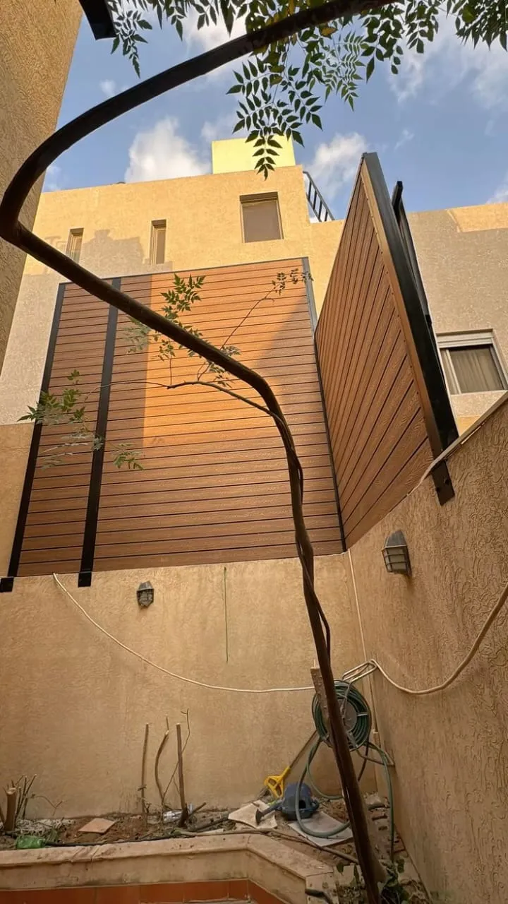 سواتر بديل الخشب: جمال الخشب ومتانة المستقبل حي النخيل