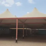 مظلات تغطية ساحات المدارس في حي الديرة وسط الرياض 