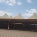 مظلات تغطية ساحات المدارس في حي الديرة وسط الرياض 