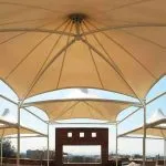 مظلات تغطية ساحات المدارس في حي الديرة وسط الرياض 