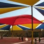 مظلات تغطية ساحات المدارس في حي الديرة وسط الرياض 