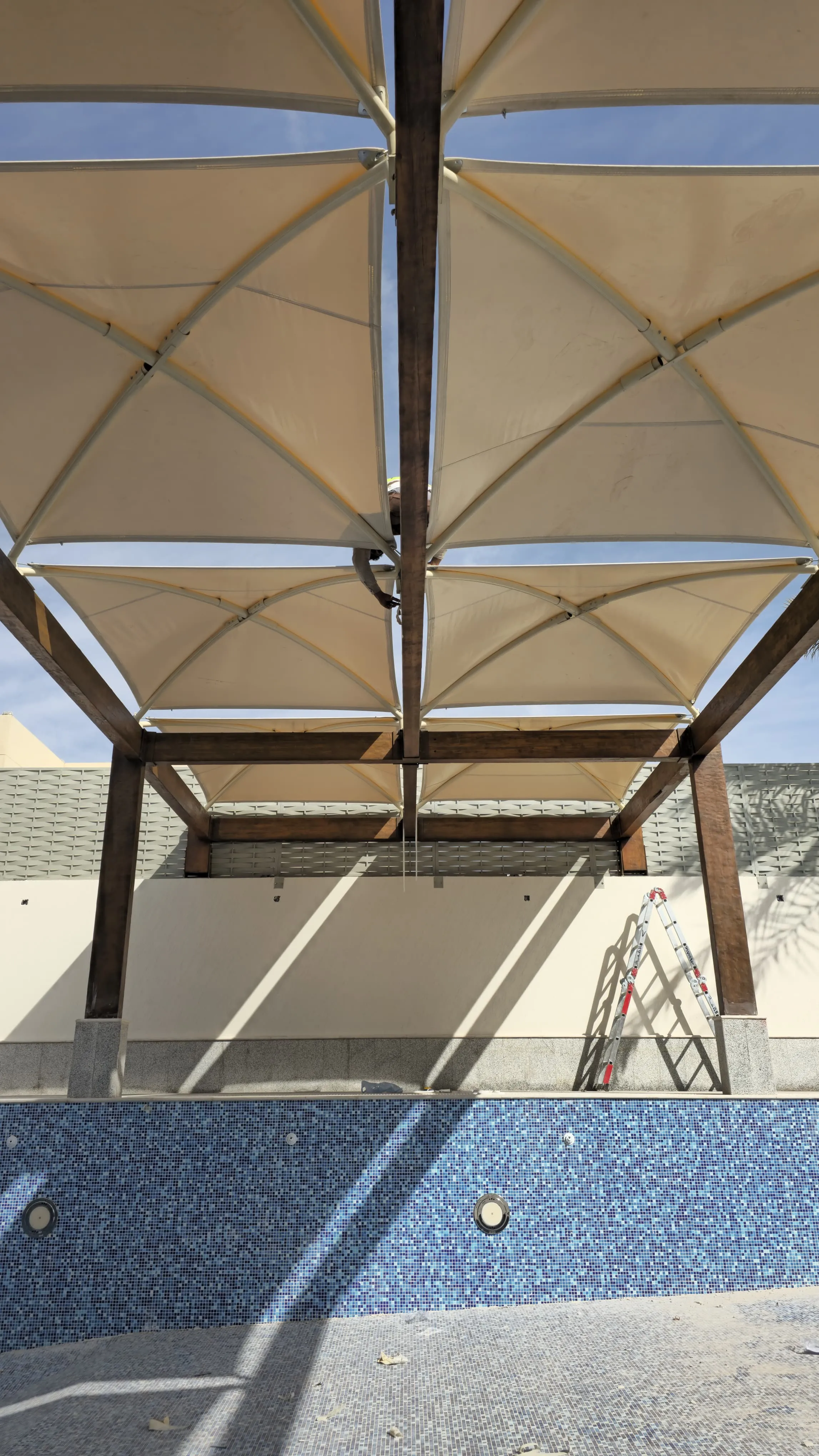 مظلات وسواتر في حي عكاظ أحواش الفلل دليل الفخامة والحماية