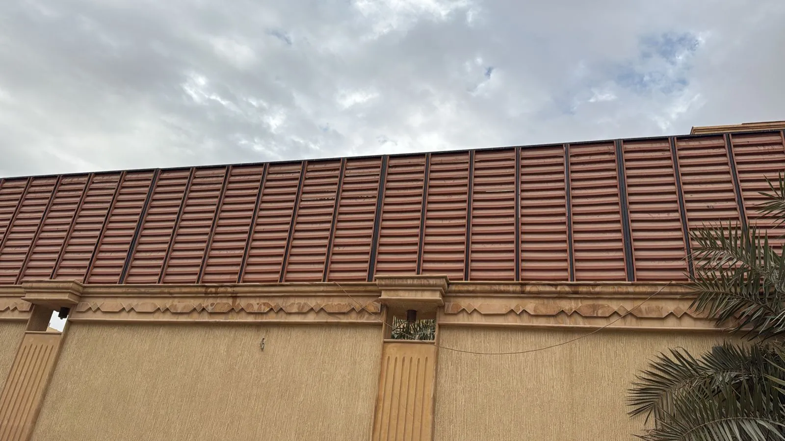 مظلات وسواتر في حي عكاظ أحواش الفلل دليل الفخامة والحماية