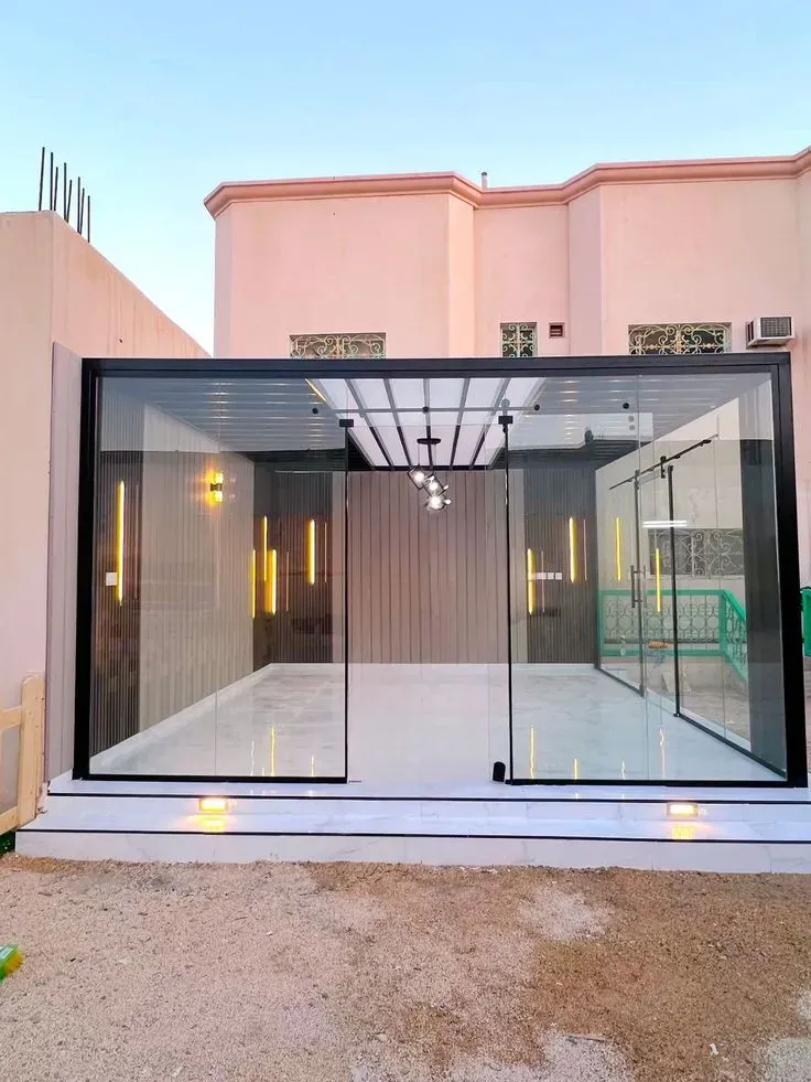 ارخص مقاول بناء مجلس خارجي في حي الياسمين بالحوش انيق زجاجي 