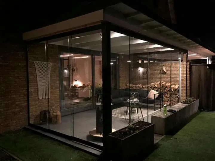 ارخص مقاول بناء مجلس خارجي في حي الياسمين بالحوش انيق زجاجي 