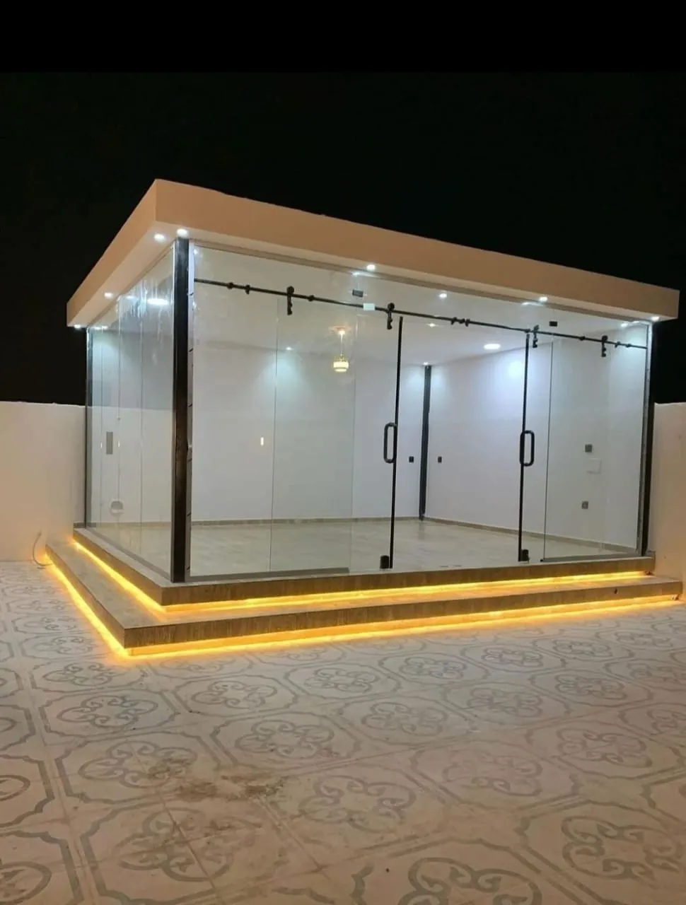 ارخص مقاول بناء مجلس خارجي في حي الياسمين بالحوش انيق زجاجي 