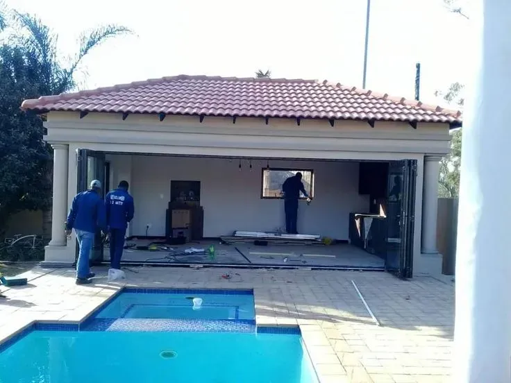 ارخص مقاول بناء مجلس خارجي في حي الياسمين بالحوش انيق زجاجي 