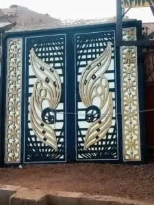 حداد منتقل في تركيب أبواب وشبابيك ونوافذحي العارض جودة عالية