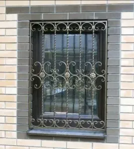 حداد منتقل في تركيب أبواب وشبابيك ونوافذحي العارض جودة عالية